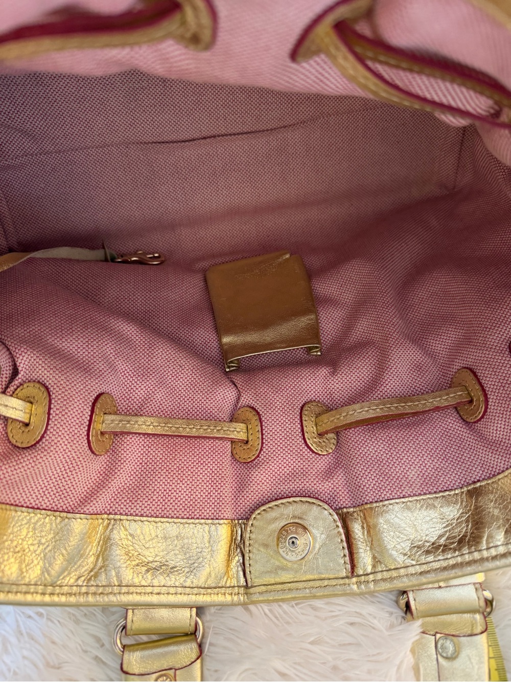 Dooney & Bourke Rare Metallic Gold Leather w/ Drawstring Shoulder Bag - Picture 9 of 15